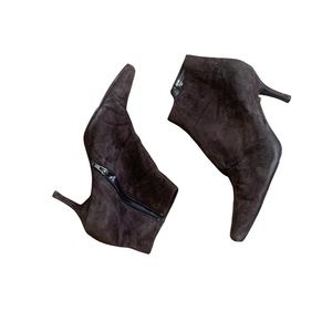 Colin Stuart brown suede booties